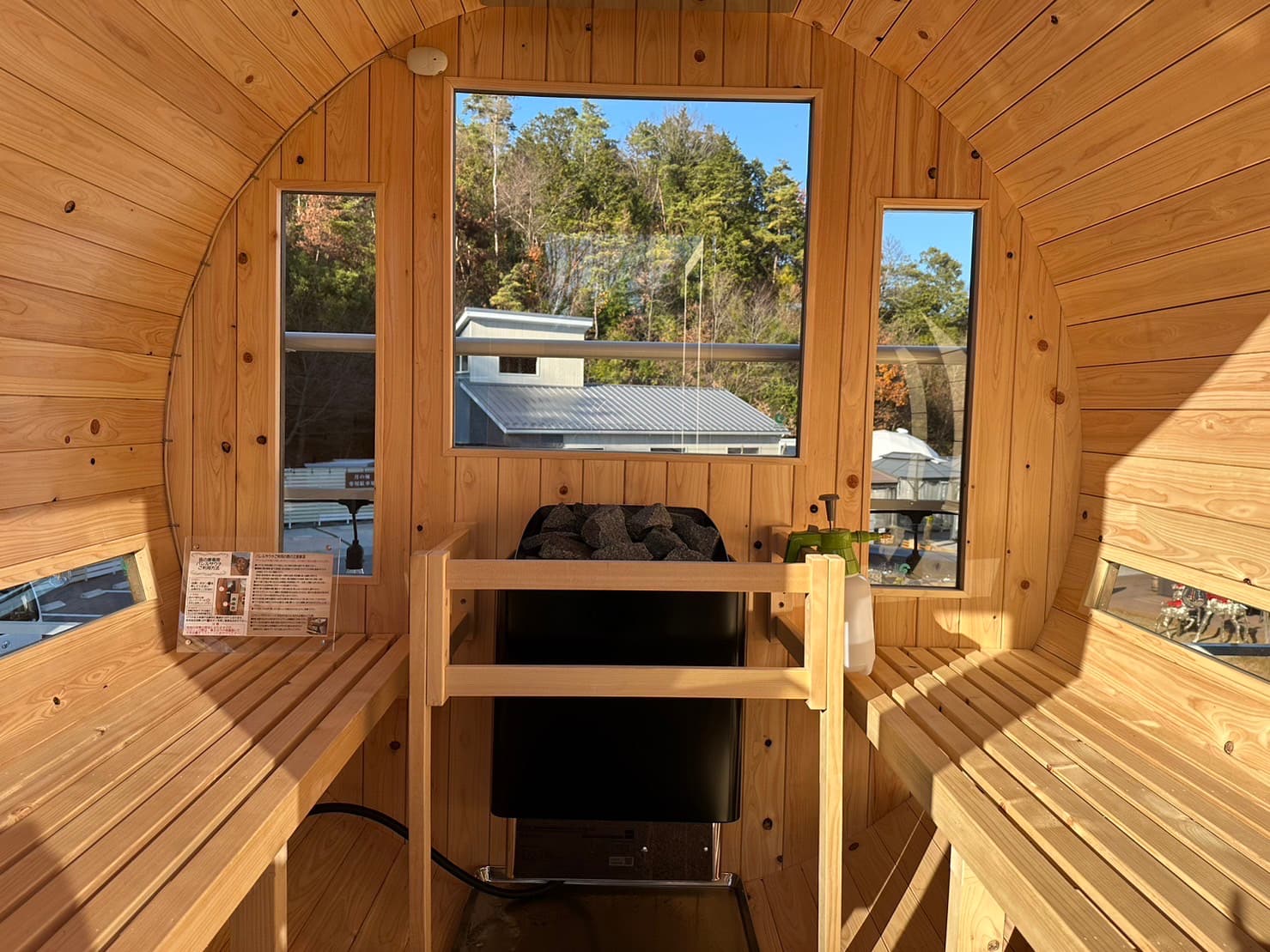 滋賀「フューチャーリゾート」に伊吹山を望むバレルサウナを新設