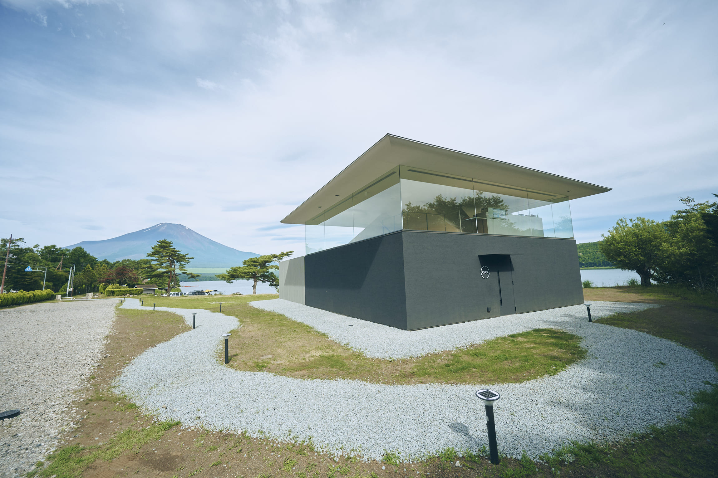 幾何学的サウナ室の後に富士山＆山中湖絶景ビューで浸る／CYCL - SAUNA