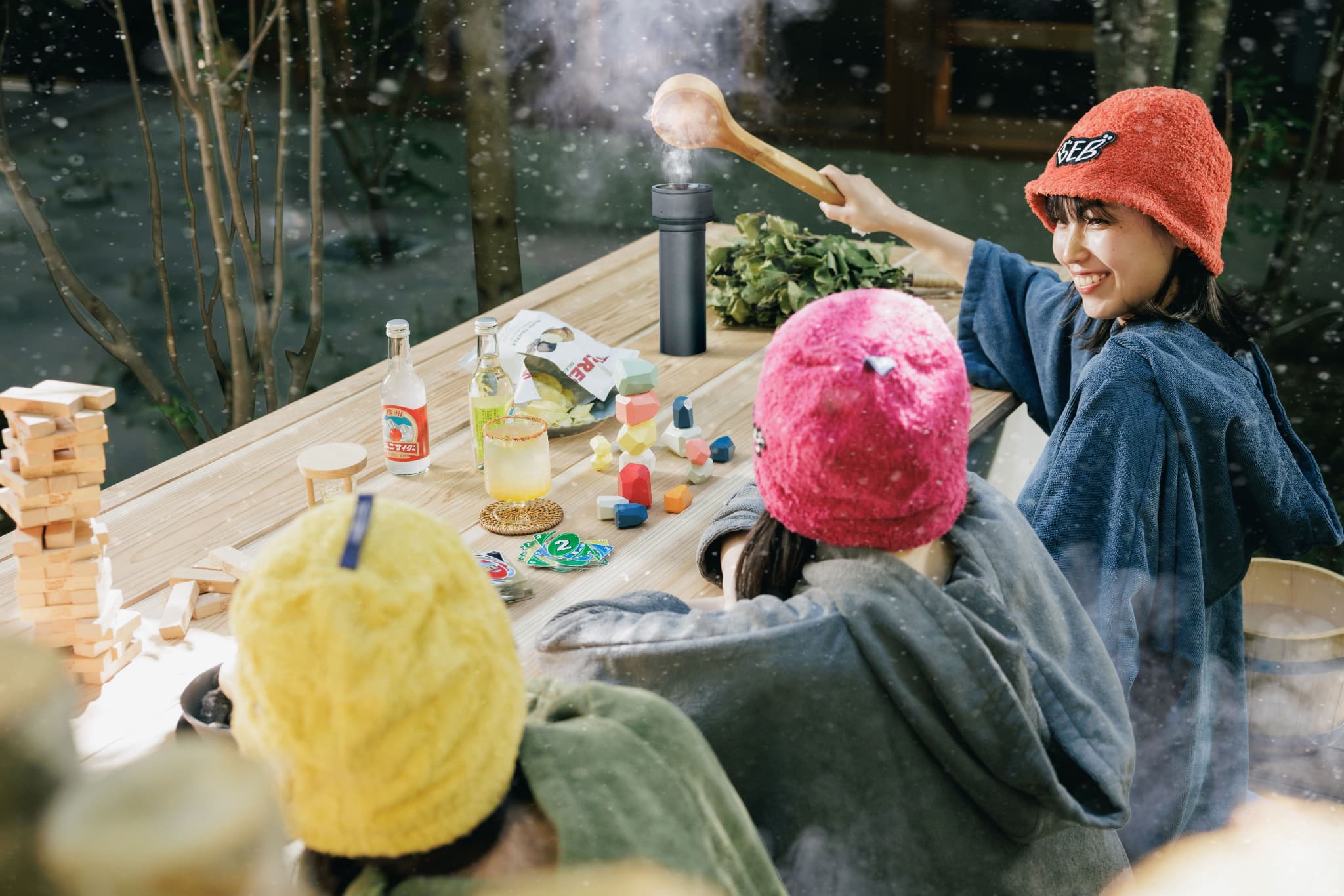 白樺に囲まれた中庭に「BEB足だけサウナ」が登場／長野県軽井沢