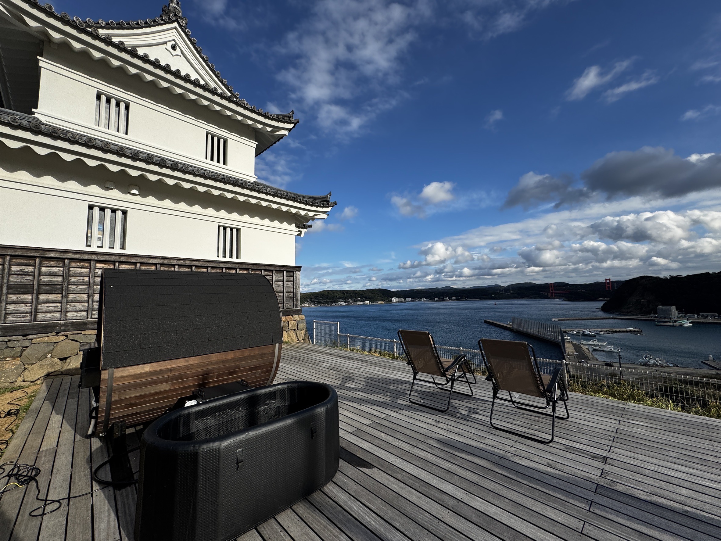 城主気分で眺望を独り占め！ 長崎・平戸城に常設のサウナが誕生